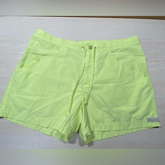 Columbia Pants - Columbia Women’s Yellow Snap Drawstring No Net Shorts PM